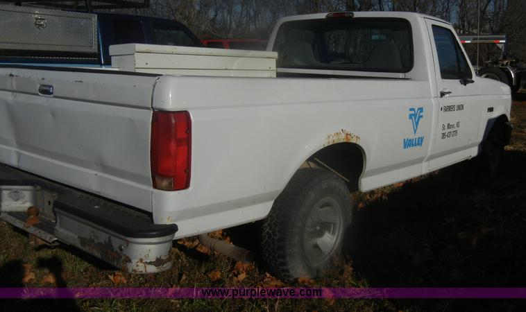 image for item D4708 1996 Ford F150 XL pickup truck