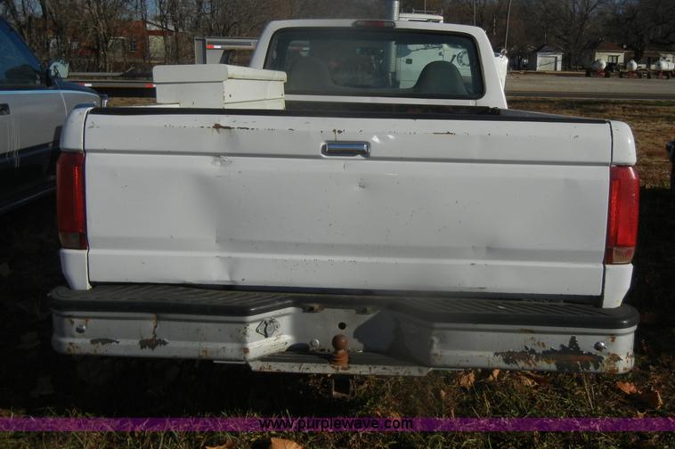 image for item D4708 1996 Ford F150 XL pickup truck