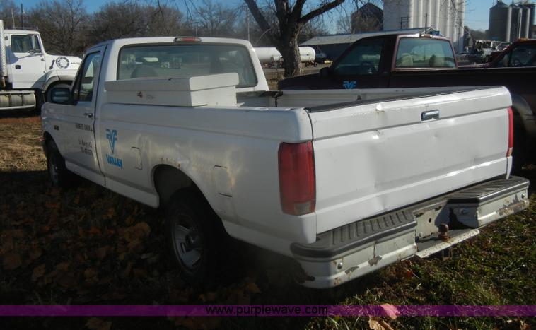 image for item D4708 1996 Ford F150 XL pickup truck