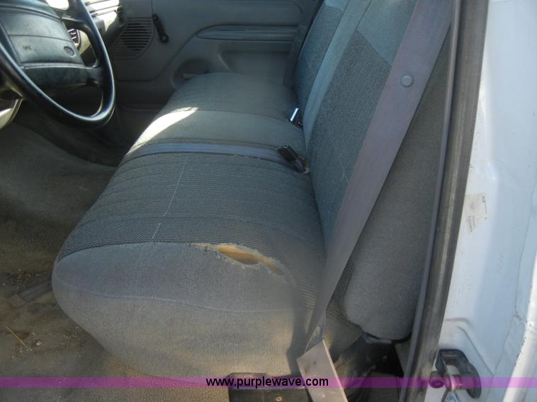 image for item D4708 1996 Ford F150 XL pickup truck