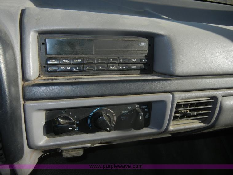 image for item D4708 1996 Ford F150 XL pickup truck