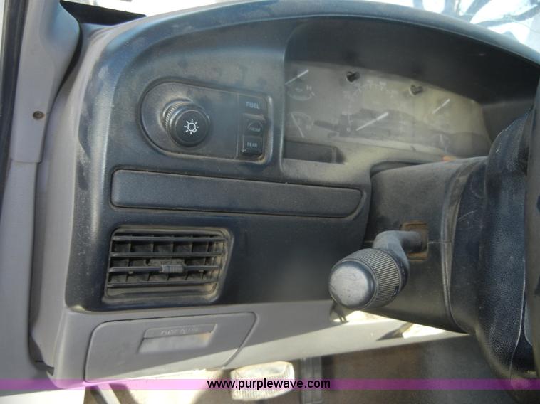 image for item D4708 1996 Ford F150 XL pickup truck