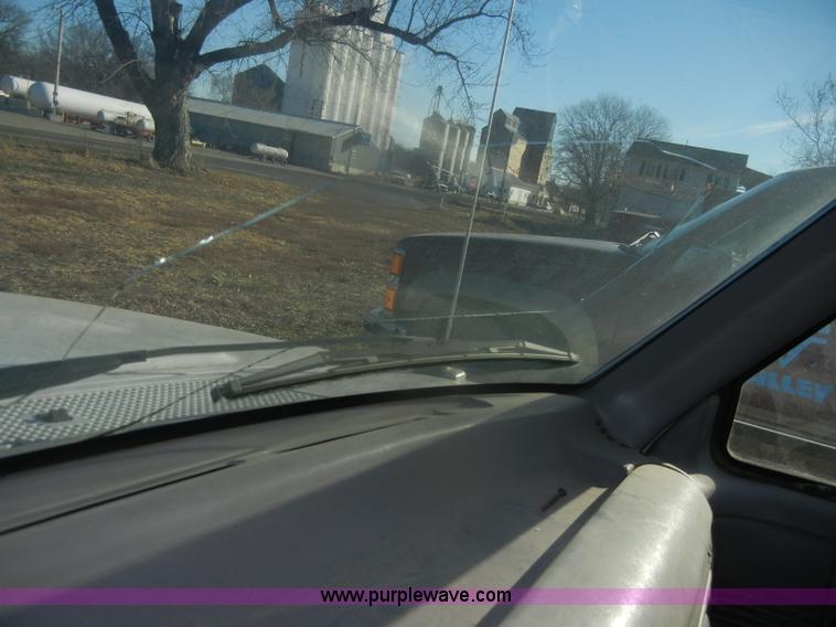 image for item D4708 1996 Ford F150 XL pickup truck