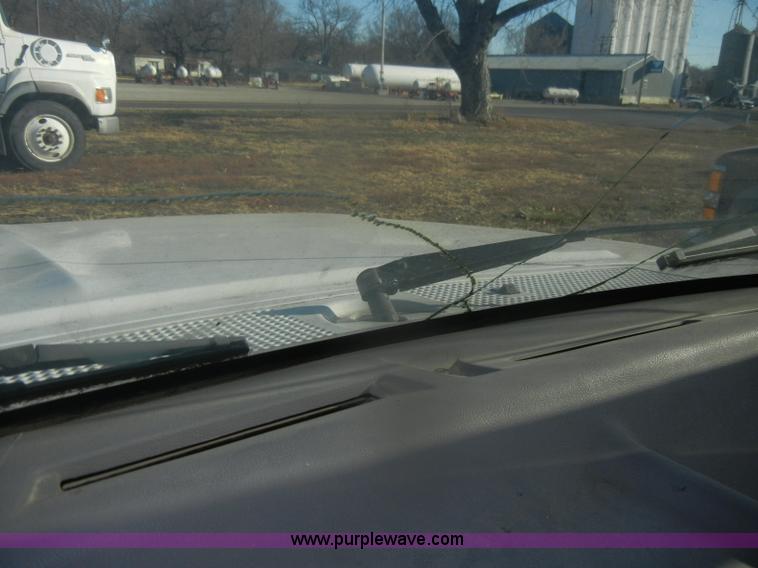 image for item D4708 1996 Ford F150 XL pickup truck