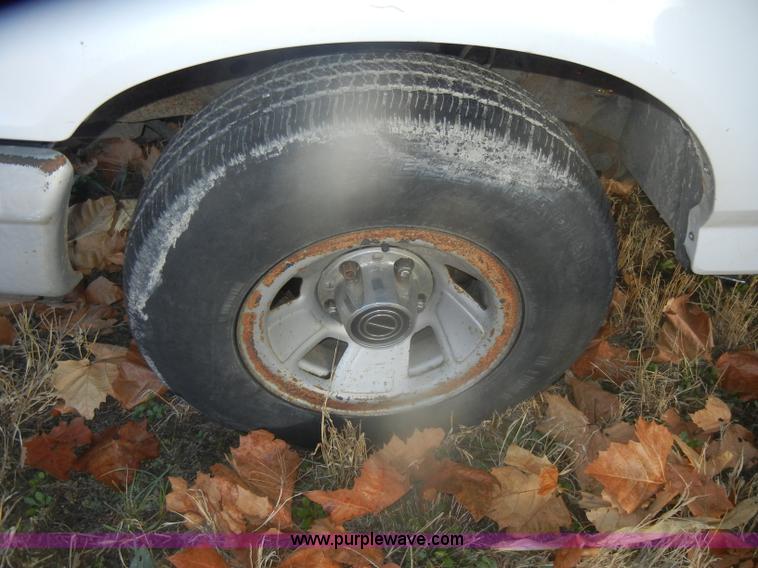 image for item D4708 1996 Ford F150 XL pickup truck