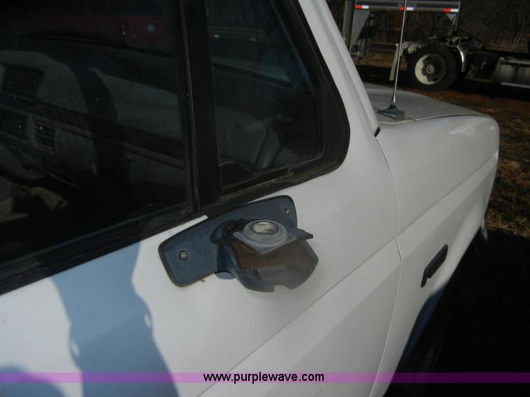 image for item D4708 1996 Ford F150 XL pickup truck