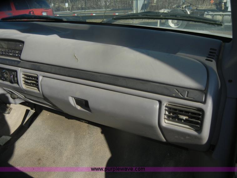 image for item D4708 1996 Ford F150 XL pickup truck