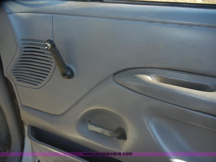 image for item D4708 1996 Ford F150 XL pickup truck