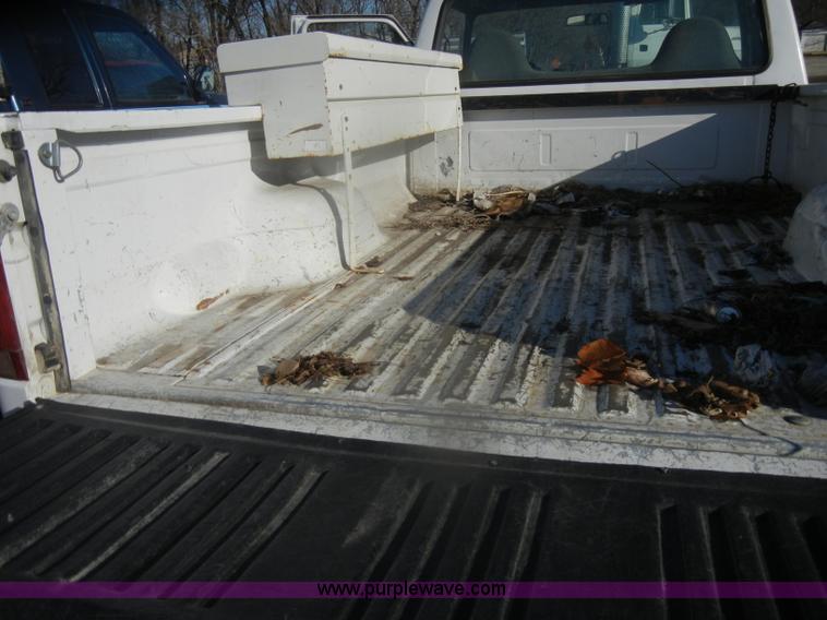 image for item D4708 1996 Ford F150 XL pickup truck