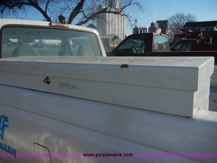 image for item D4708 1996 Ford F150 XL pickup truck