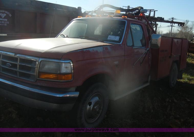 image for item D4709 1992 Ford F350 service truck