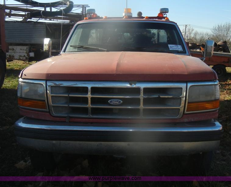 image for item D4709 1992 Ford F350 service truck