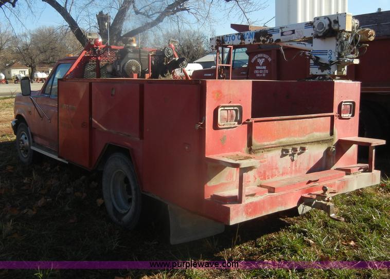 image for item D4709 1992 Ford F350 service truck