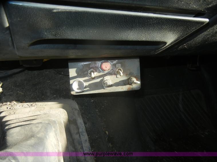 image for item D4709 1992 Ford F350 service truck