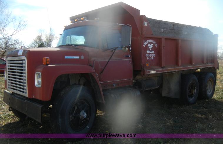 image for item D4710 1974 International Loadstar F1800 truck with dump bed