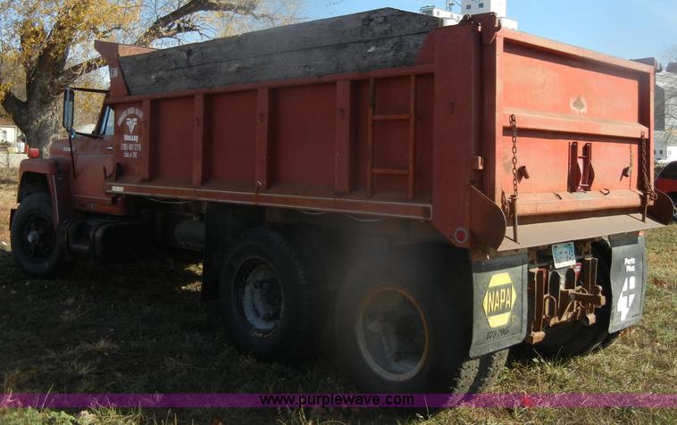 image for item D4710 1974 International Loadstar F1800 truck with dump bed