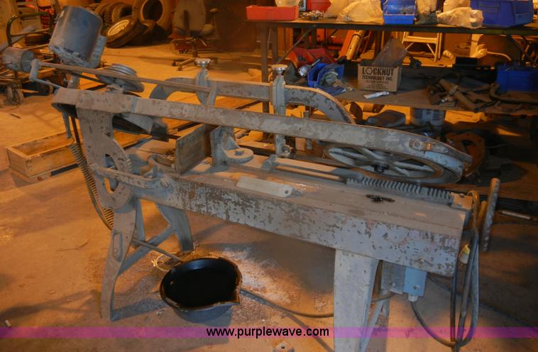 image for item O9570 Wells metal band saw