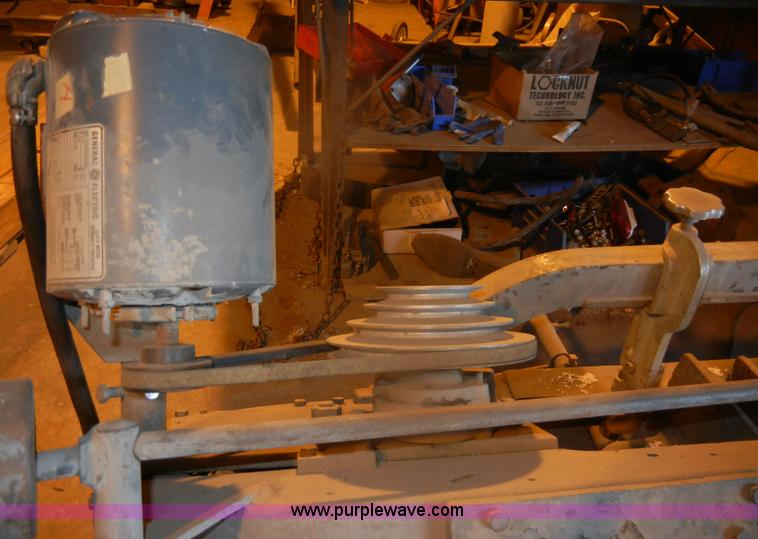 image for item O9570 Wells metal band saw