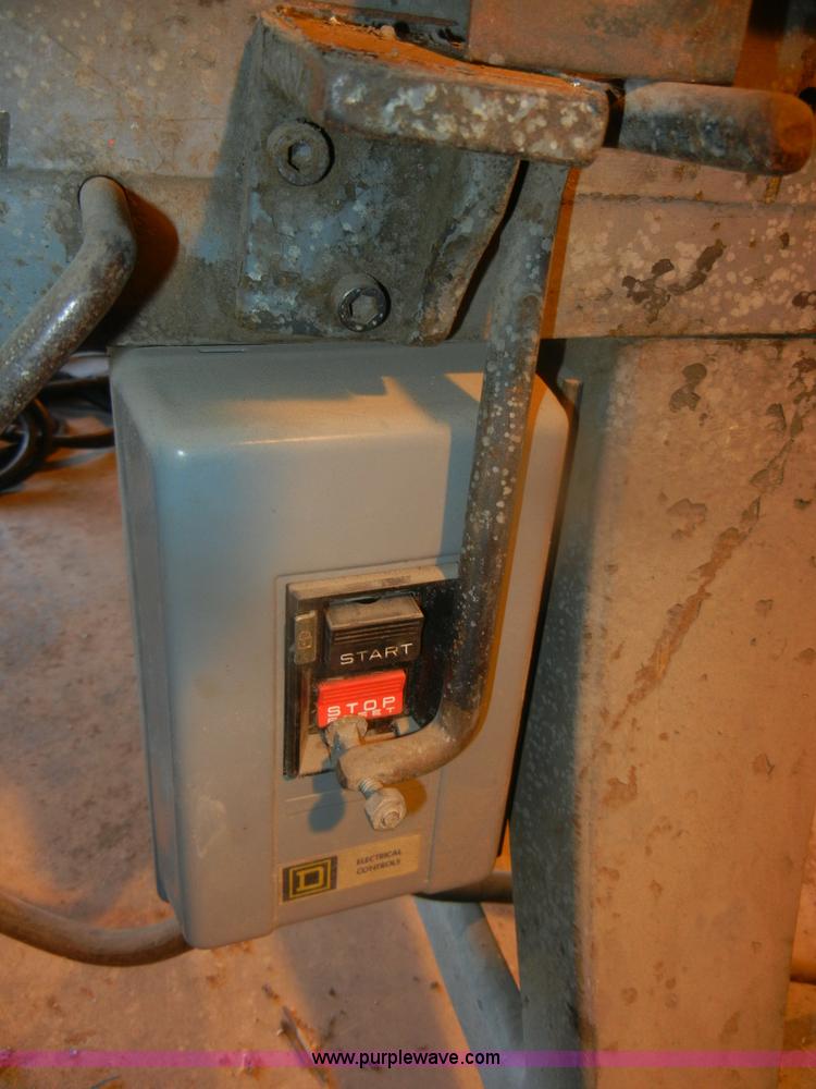 image for item O9570 Wells metal band saw