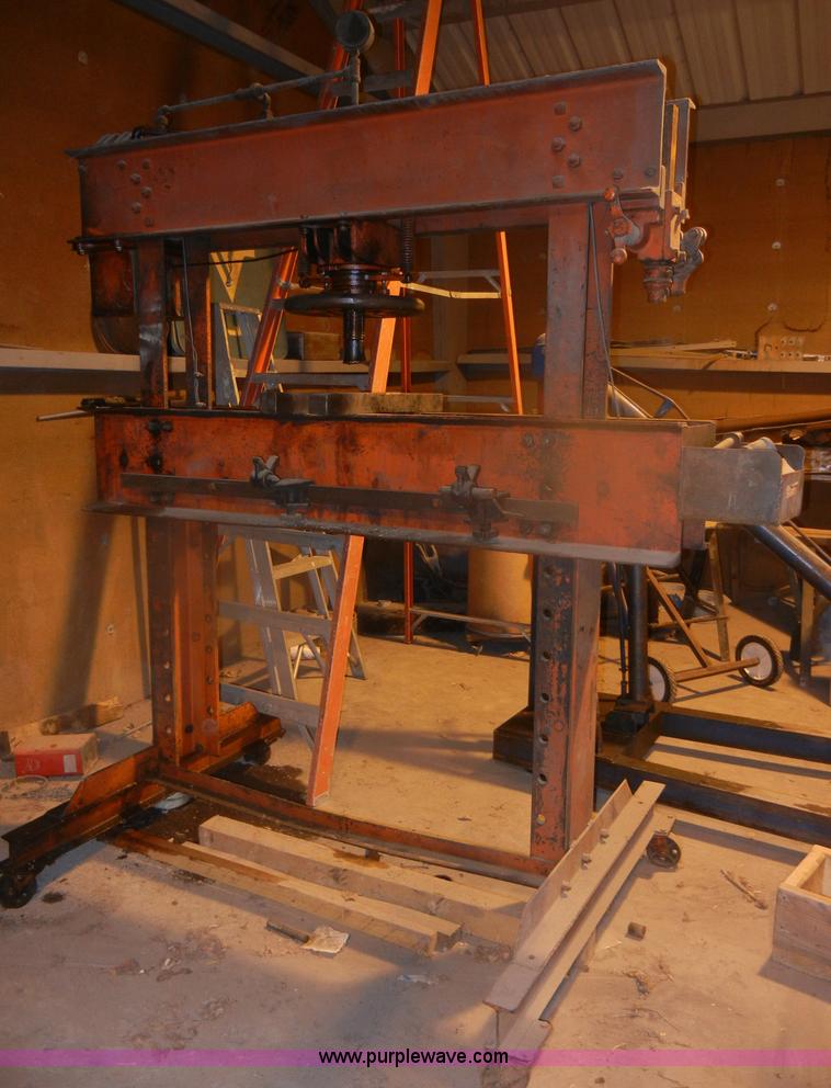 image for item O9571 Manley 60 ton press