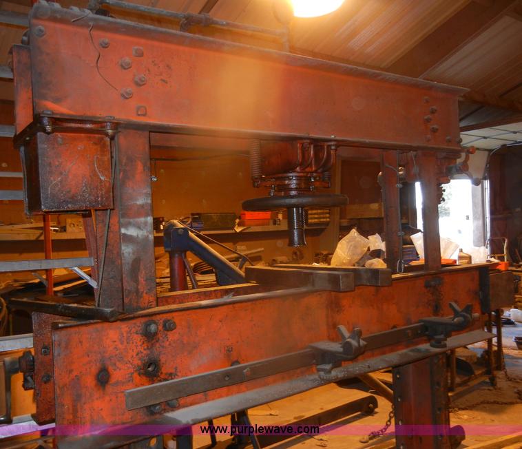 image for item O9571 Manley 60 ton press