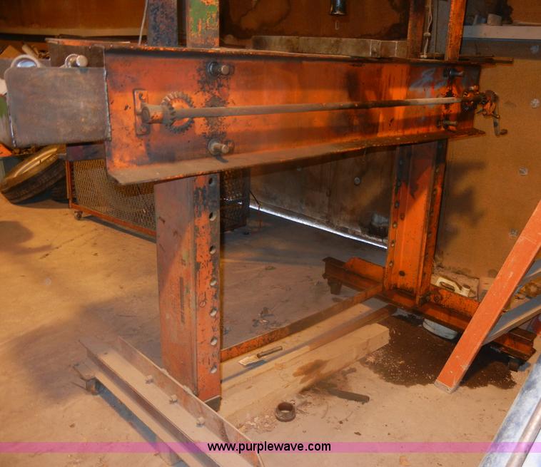 image for item O9571 Manley 60 ton press