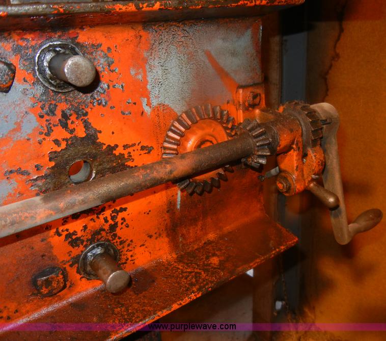 image for item O9571 Manley 60 ton press