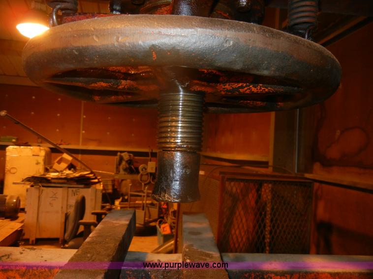image for item O9571 Manley 60 ton press