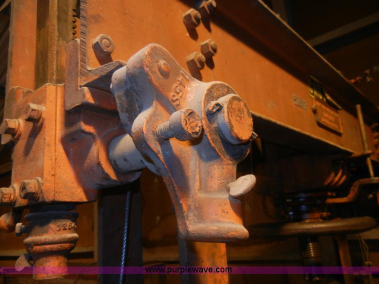 image for item O9571 Manley 60 ton press