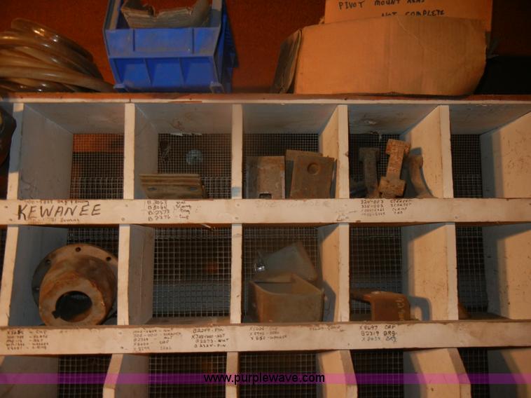 image for item T9520 Assorted metal pieces