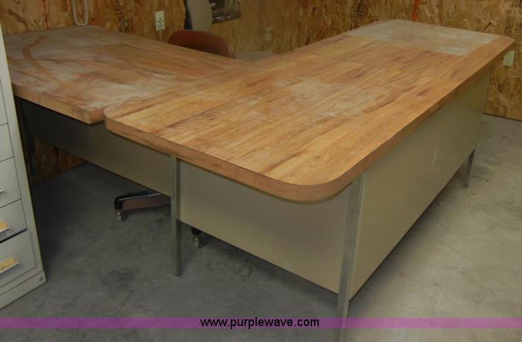 image for item T9524 Assorted office equipment