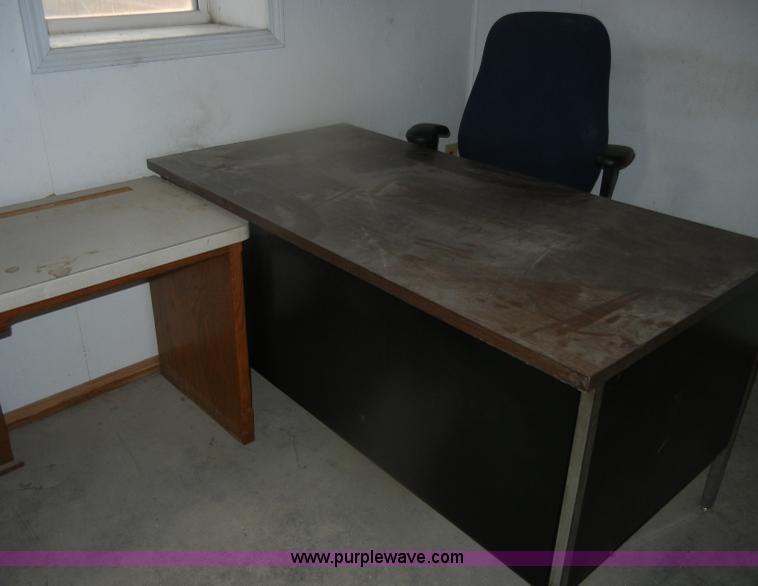 image for item T9524 Assorted office equipment