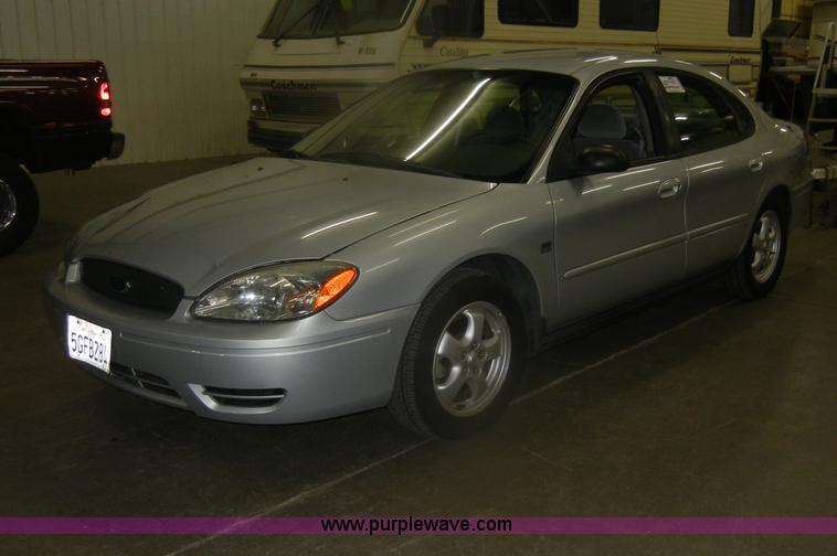 image for item D4679 2004 Ford Taurus SES