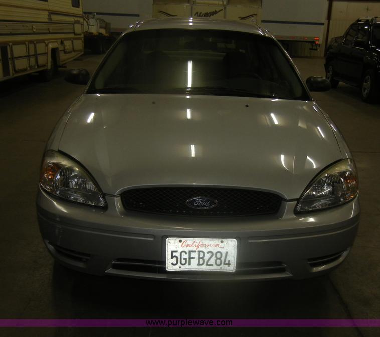 image for item D4679 2004 Ford Taurus SES