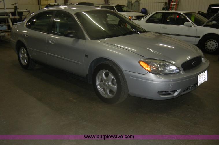 image for item D4679 2004 Ford Taurus SES