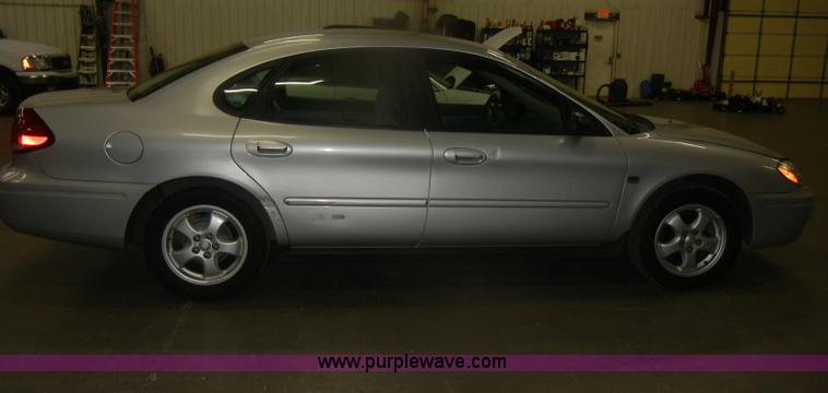 image for item D4679 2004 Ford Taurus SES