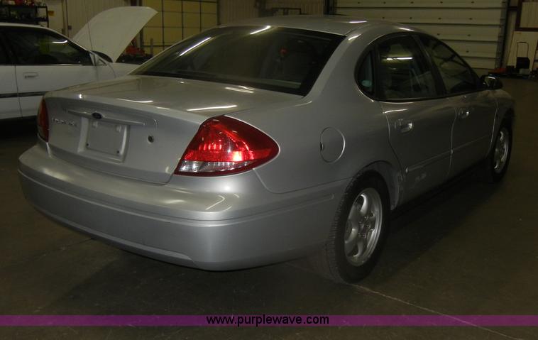 image for item D4679 2004 Ford Taurus SES