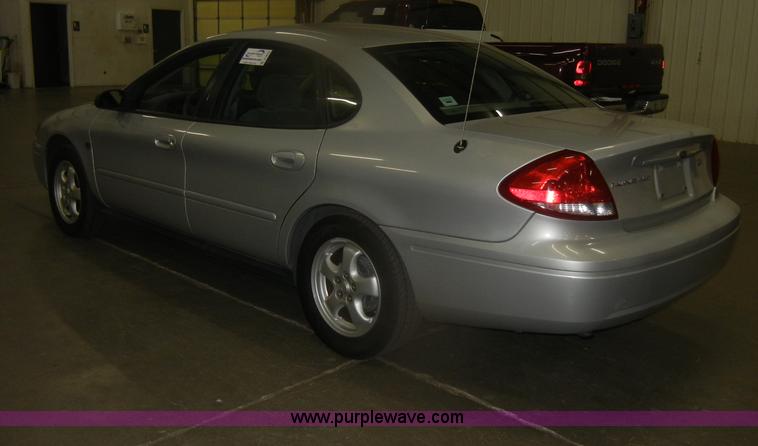 image for item D4679 2004 Ford Taurus SES