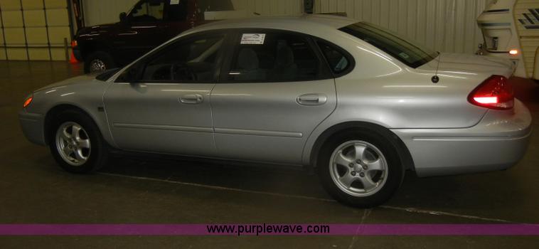 image for item D4679 2004 Ford Taurus SES