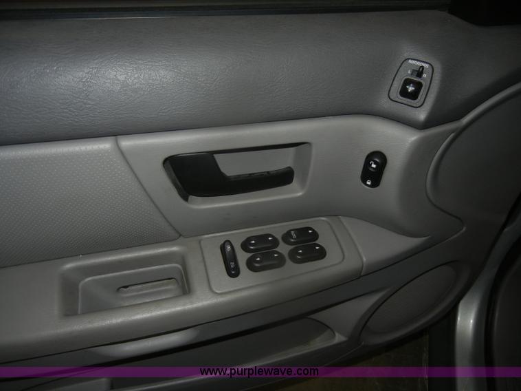 image for item D4679 2004 Ford Taurus SES