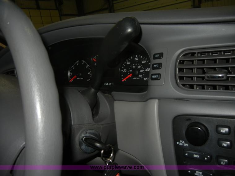image for item D4679 2004 Ford Taurus SES