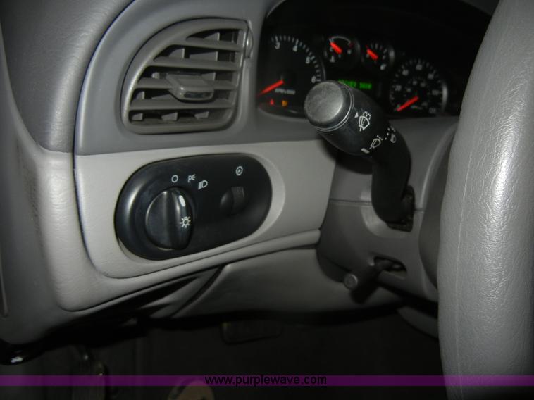 image for item D4679 2004 Ford Taurus SES