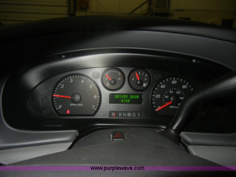 image for item D4679 2004 Ford Taurus SES