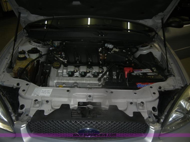 image for item D4679 2004 Ford Taurus SES