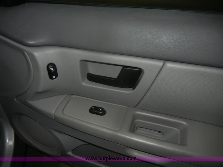 image for item D4679 2004 Ford Taurus SES