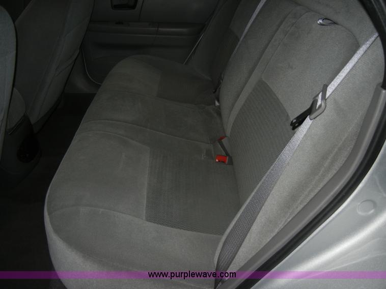 image for item D4679 2004 Ford Taurus SES