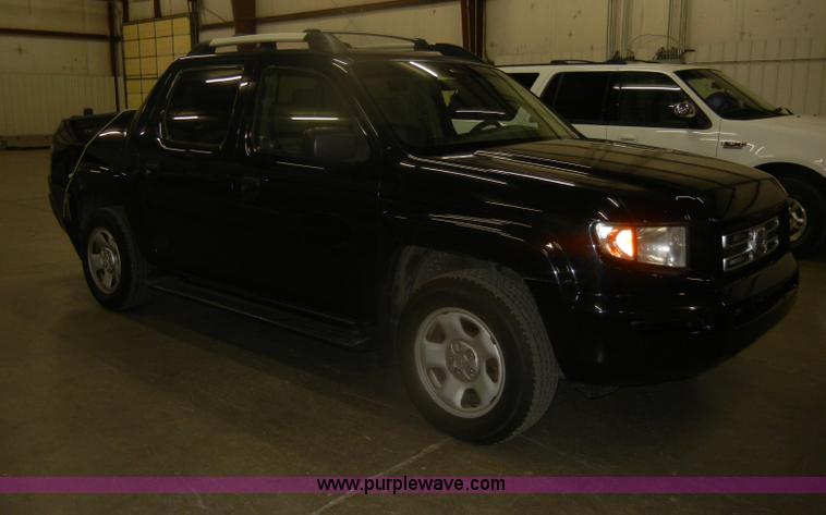 image for item D4681 2006 Honda Ridgeline RT pickup truck <br />Non-repairable title, parts only