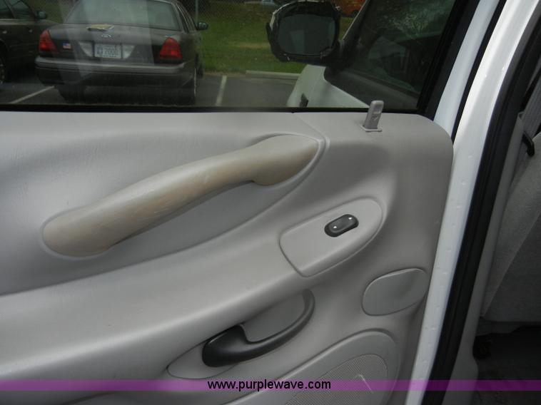 image for item D4902 2002 Ford Expedition XLT SUV <br />Non-repairable title, parts only