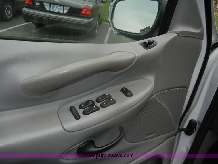 image for item D4902 2002 Ford Expedition XLT SUV <br />Non-repairable title, parts only
