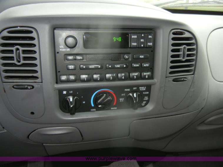 image for item D4902 2002 Ford Expedition XLT SUV <br />Non-repairable title, parts only